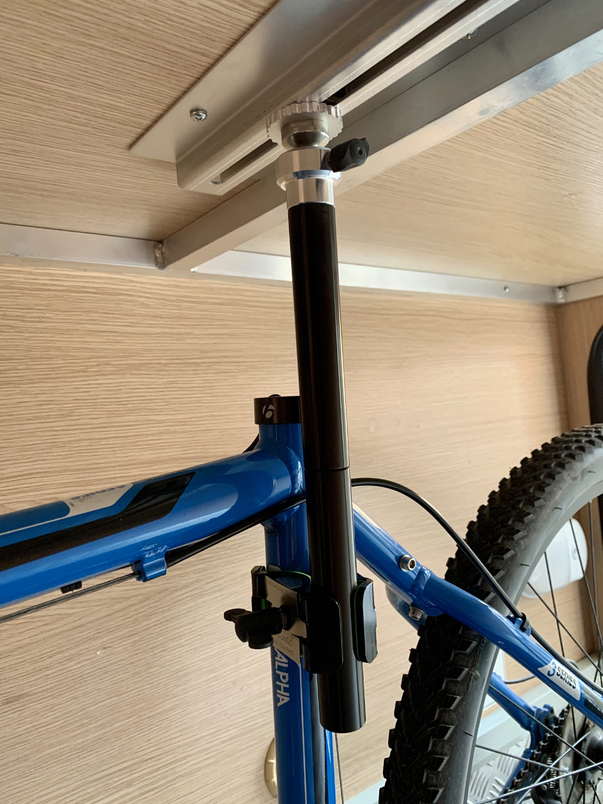 Fahrradhalterung für die Heckgarage – Tommy's Tools2Camp®
